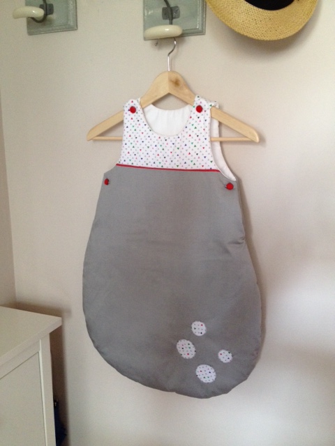 Gigoteuse tissu atelier brunette